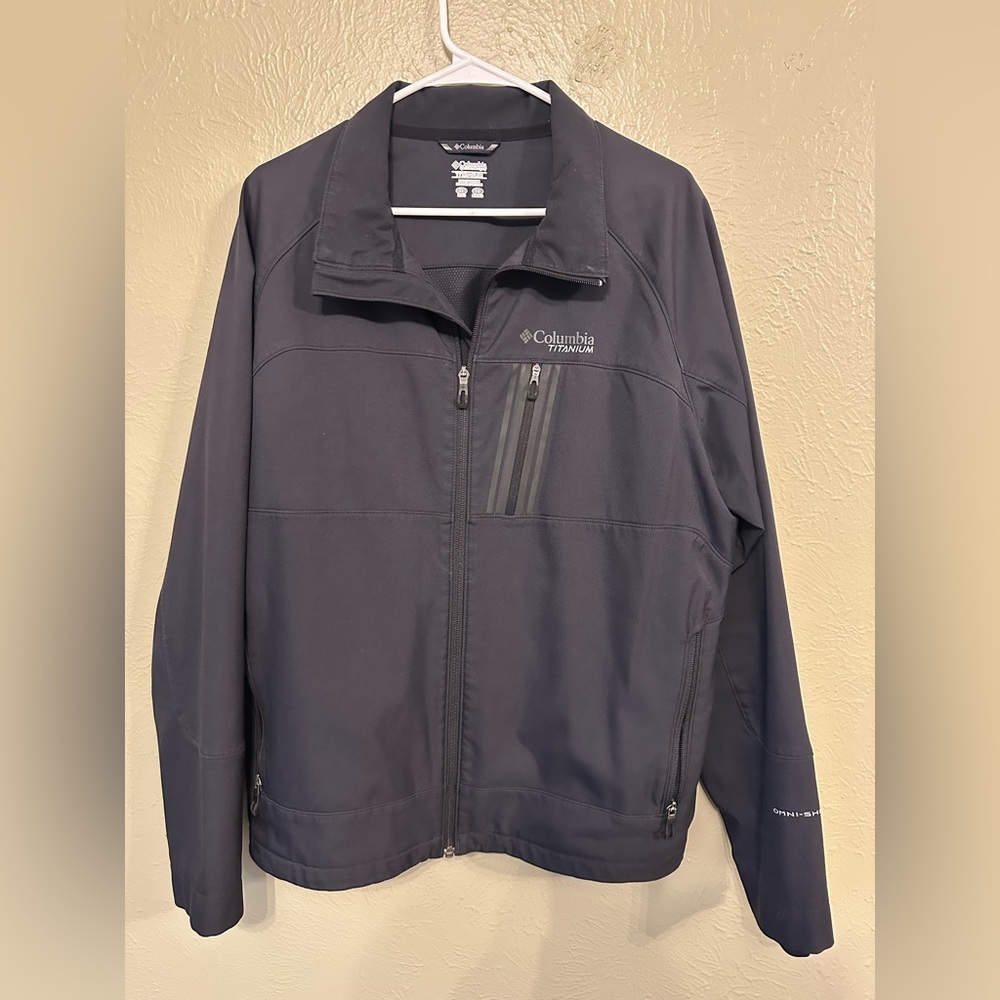 Columbia Black Performance Jacket with Full-Length Zipper